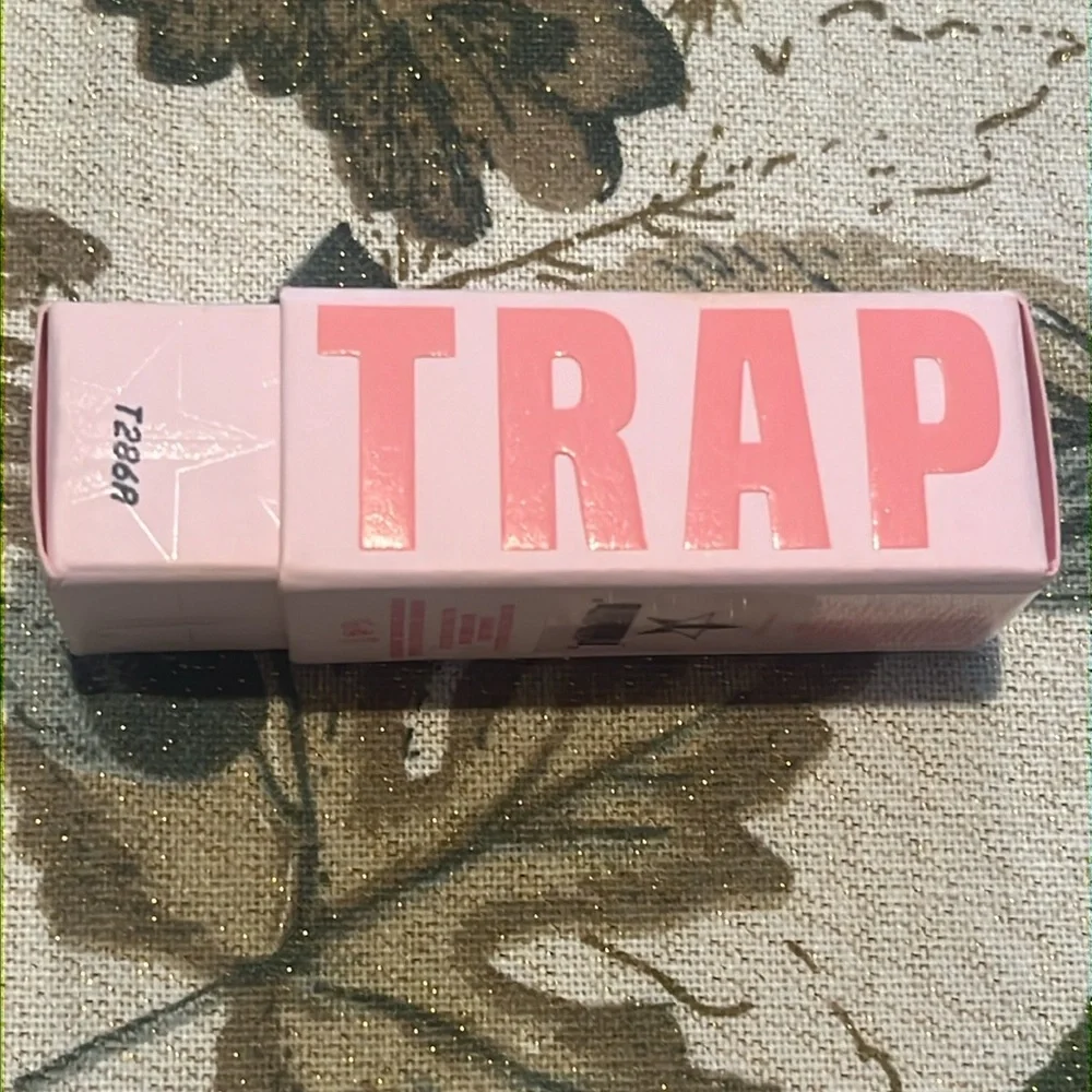 JEFFREE STAR Velvet Trap Matte Lipstick - DOMINATRIX *NIB*